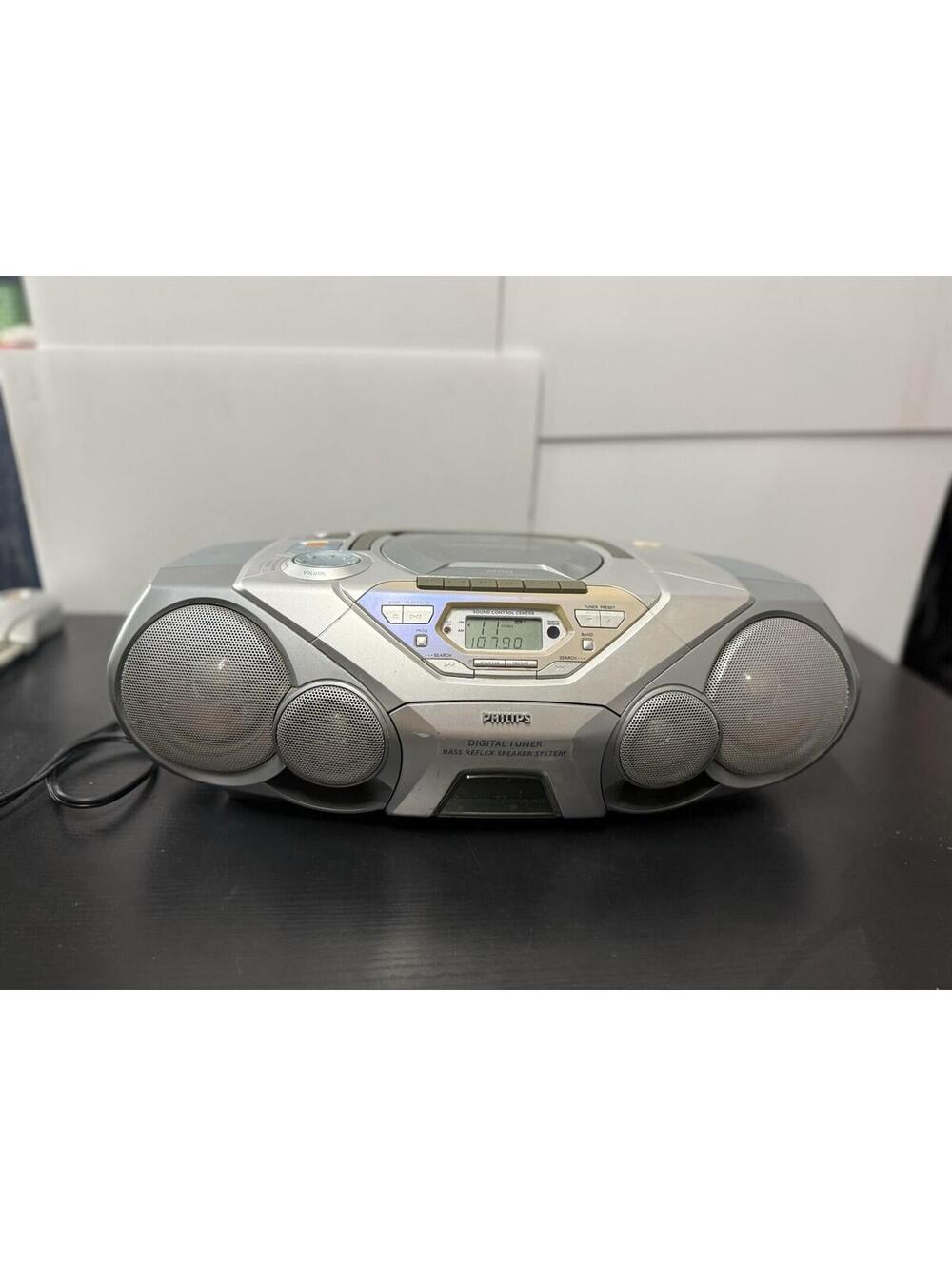 Philips AZ1574 CD Player, AM/FM Radio, & Tape Portable Boombox Works Great